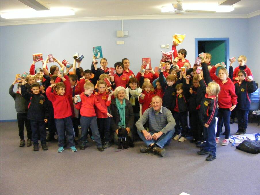 KIDS COMING TOGETHER: Glen Innes RSPCA branch visiting Red Range Public School this week as part of the Little Acts of Kindness program. Photo: Contributed.