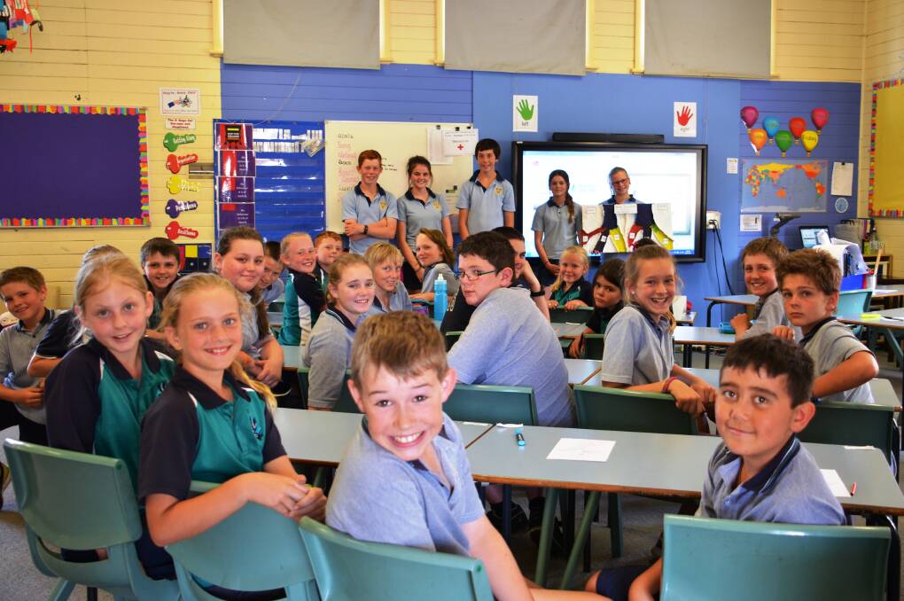 TEACHING: Glen Innes High School Year 8 Science students passing some of their knowledge onto Stage 3 students from the Glen Innes Public School. Picture: Craig Thomson.