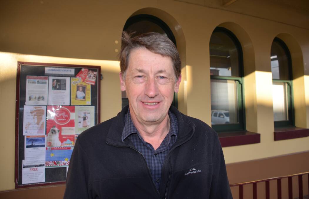 EXPERIENCE: Steve Toms has eight years’ experience as a Councillor on Glen Innes Severn Council (2004 – 2012) and seven years of those as Mayor. 