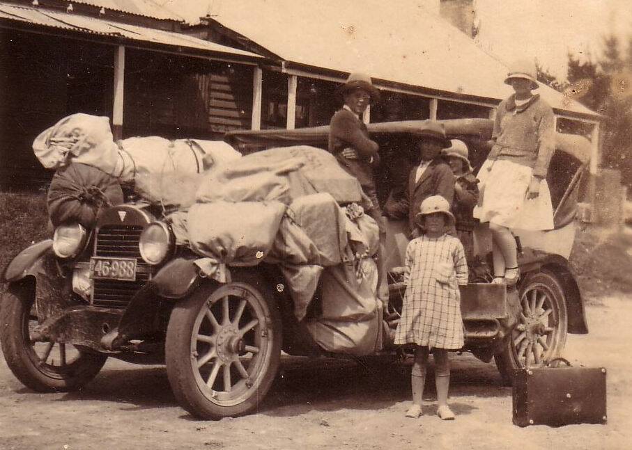 Clarrie Willbatt's mail car parked outside the Bald Knob Hotel in 1926. 