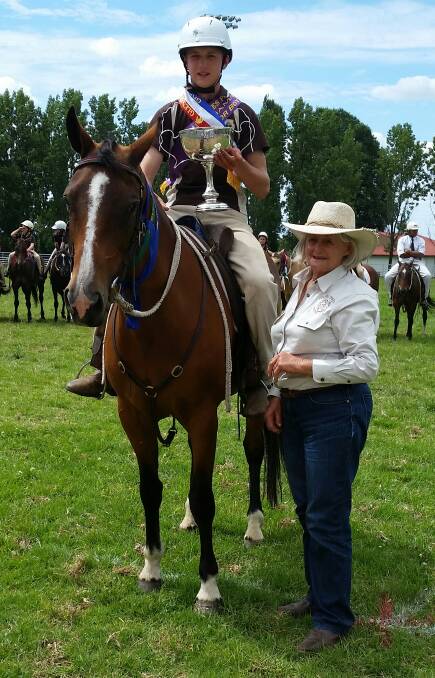 Nick Cave receives the Grand Champion Rider Trophy from Annette Law