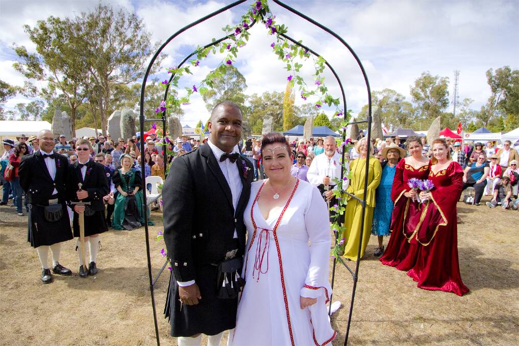 Bob Blair and Naomi Bain celebrated a Celtic wedding over the weekend, cheered on by crowds of festival-goers.