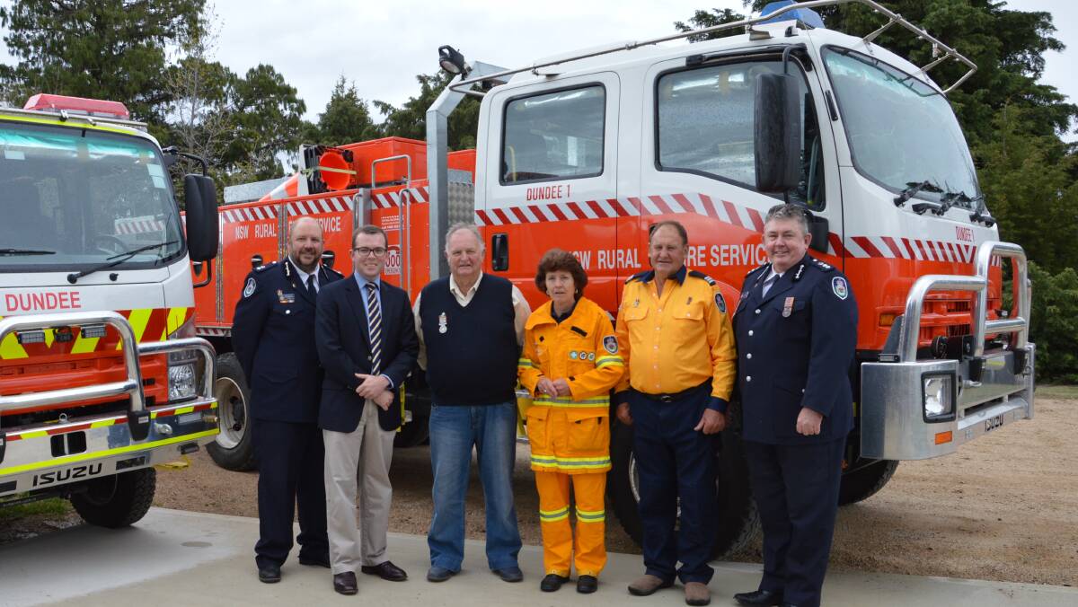 Superintendent Chris Wallbridge (RFS Northern Tablelands Manager), left, Northern Tablelands MP Adam Marshall, 53-year RFS Long Service Medal Recipient Jack Alt, 22-year RFS Long Service Medal recipient Dayle Wehr, Dundee RFS Brigade Captain Garry Parker and Chief Superintendent Brett Condie (RFS Region North Manager) pictured in front of the brigade’s new ‘Dundee 1’ Category 1 tanker on Saturday.
