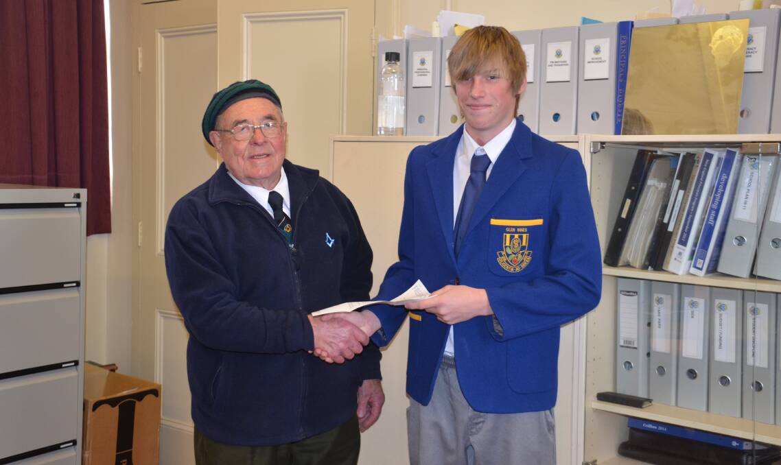 Masons support young scholar