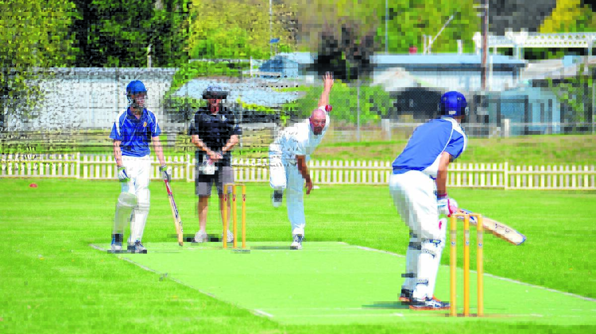 o Up for grabs: Cameron Rich sends one down during the grand final between Glen Innes and District Services Club and the New Tattersall’s Hotel teams, with the Services Club taking home the trophy. 
