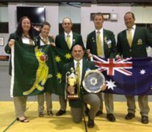 o LEFT: Australian wool handler team Sarah Moran (Vic) and Mel Morris (Tas) with the winning Australian Shearing team of Daniel McIntyre (NSW), Jason Wingfield (Vic) and Shannon Warnest (SA), and team manager Roger Mufsud (Vic) in front.