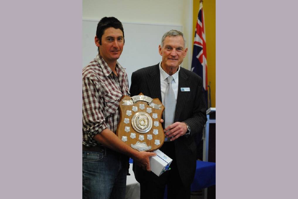 o Awards aplenty: Mayor Colin Price presents Greg Wright with the Notley’s Wool Award.