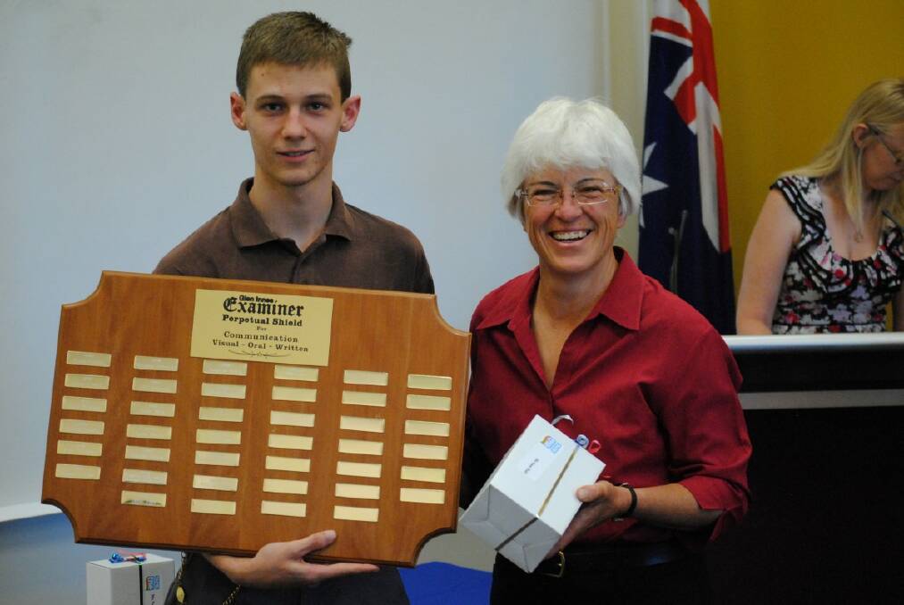 o Awards aplenty: Examiner Manager Lisa Reed presents the Glen Innes Examiner Award for excellence in oral, written or visual communication to Sam Hall.