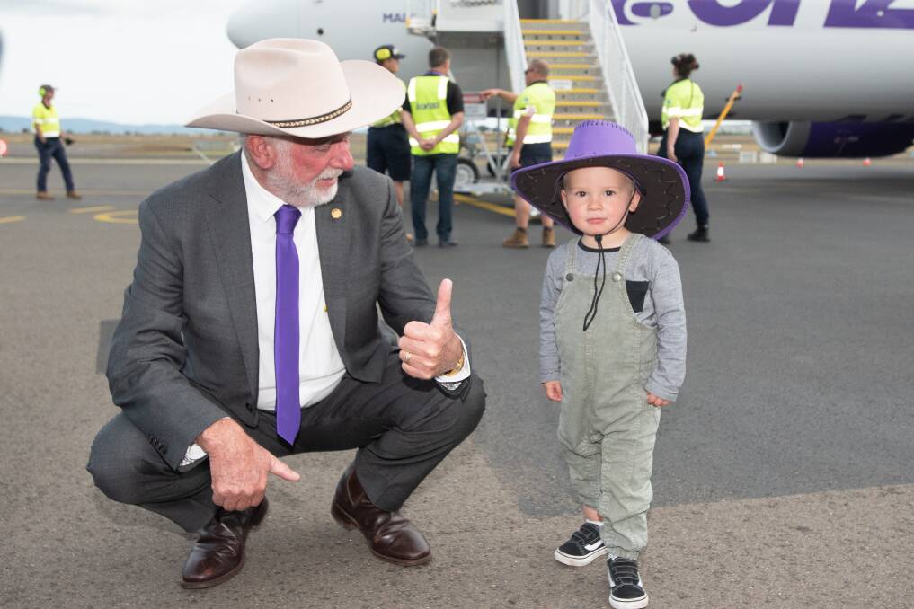 Tamworth mayor Russell Webb celebrated Bonza's lift off with young passenger Hudson Davey. Picture by Peter Hardin