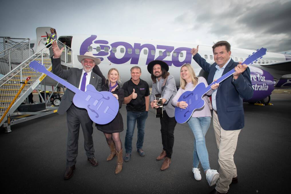 Low-cost airline Bonza took off from Tamworth to Melbourne for the first time on Tuesday, May 2. Pictures by Peter Hardin