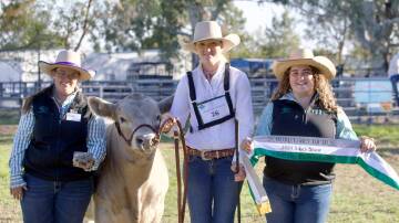 Murray grey youth grand champion parader, Nikki Vaughan, Eugowra, Michelle Fairall, Micanker Livestock, Harden & Maddie Brockhoff, executive officer, Murray Grey Beef Cattle Society. Photo by Shelly B Photography. 