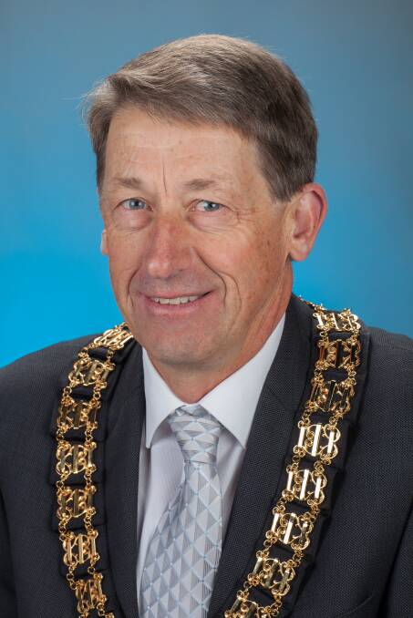 MESSAGE TO ALL : Mayor Steve Toms would like to wish everyone a Merry Christmas and a fulfilling new year on behalf of Glen Innes Severn councillors and staff.