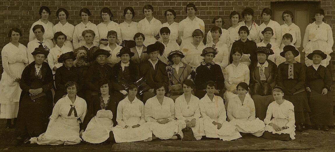 Back row: Misses Souter, Biddle, C Souter, Cameron, Bessie Doust, Jean Sargeant, Chrichton, Ewing, Menzies, M Strang, B Belbridge, K Strang, Strang, Lynn. Second: Misses Emily Mann, Campbell, Appleby, Lawson, Mesdames Sinfield, Legh, Misses Janet Ross, Addie McRae, Makinson, G McGregor, H Campbell, D Williams. Third: Mesdames Souter, Freak, Campbell, Tingcombe, Perkins, Menzies, Blessing, Miss K Williams, Mesdames Bode, Hanley, Russell. Front Misses M Menzies, MacGregor, Chuppie Bloxsome, B O'Connor, Kenny, Joyce Bloxsome, Eileen O'Connor, L Layton.