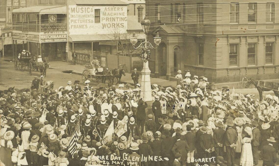 An emotional tribute: The Glen Innes Boer War memorial draws a crowd on Empire Day on May 24, 1909.