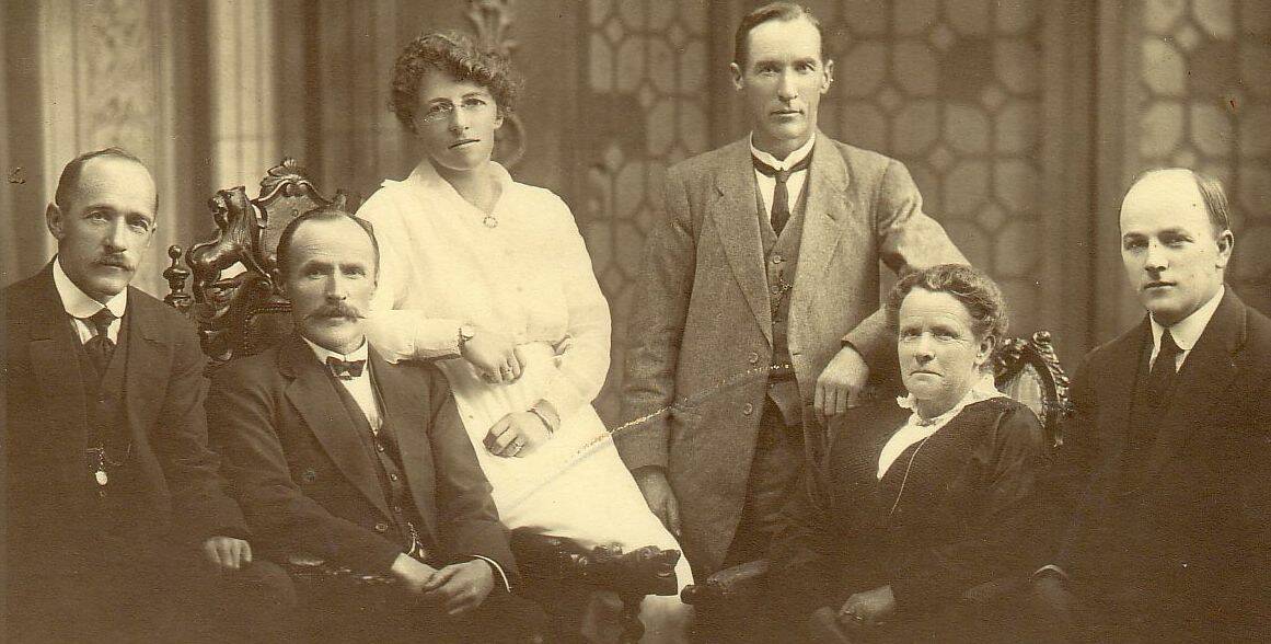 Elizabeth Truscott’s children and their mother: Sydney, Henry, Ola May, Thomas, Elizabeth Truscott and Percy. There are no photos held by the society of John Charles Truscott.