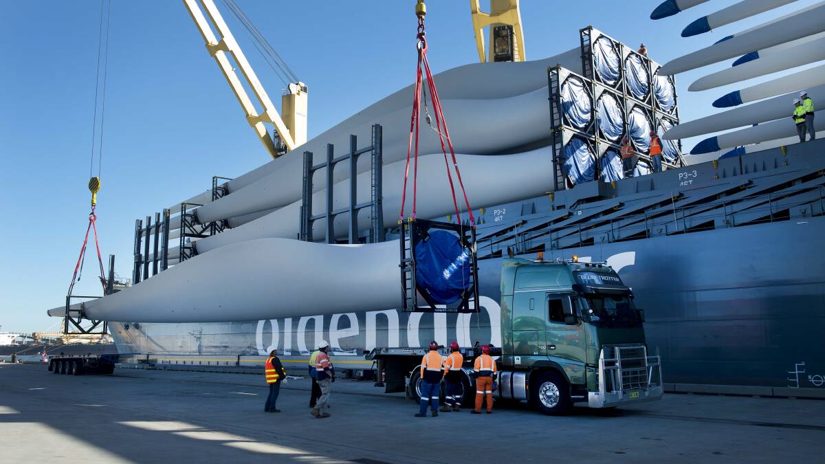 Australia’s biggest turbine blades arrive | Video
