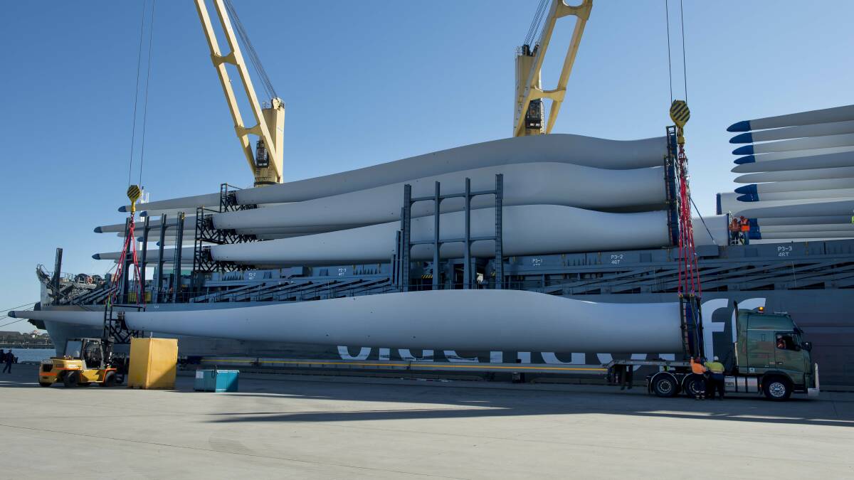 Australia’s biggest turbine blades arrive | Video