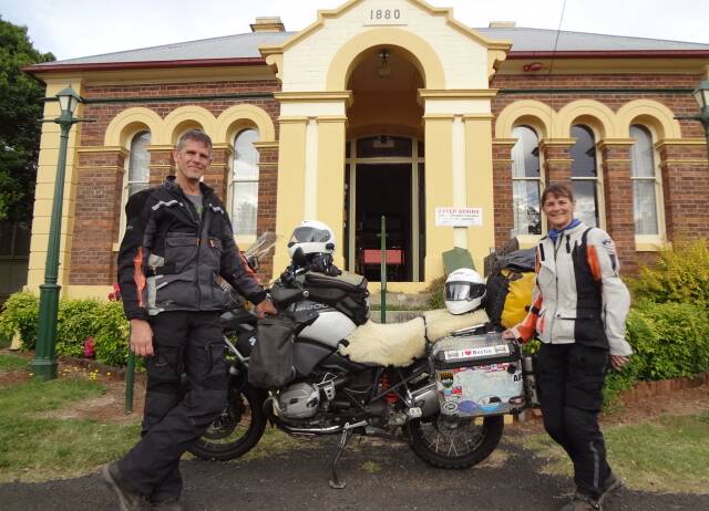 Jim 'Innes' Mitchell and wife Jenny felt obliged to stop at Glen Innes's History House, only to run into Steve Pearce and discover that Jim and Steve were at Army Apprentice College in the UK at the same time in the 1970's.
