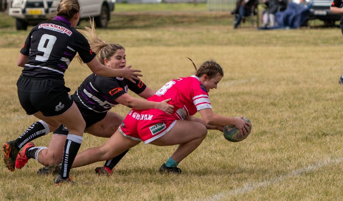 EFFORT: Emilie Hodge reaches out for a try. Photo: Andrew Hoggan