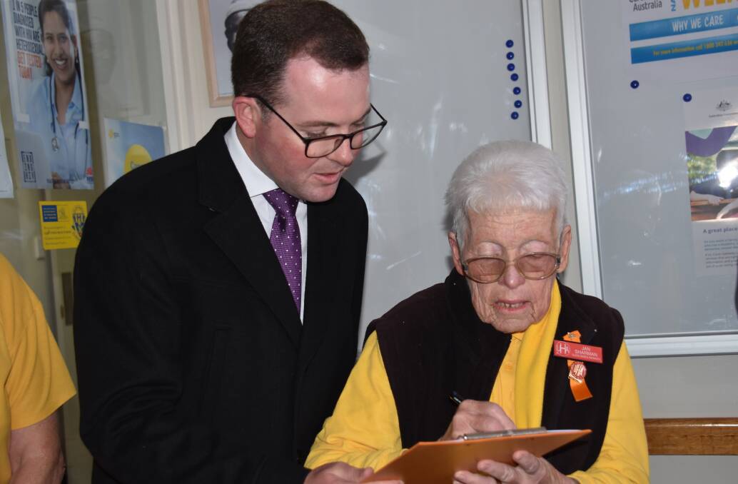 As past president and long time stalwart of the Glen Innes Hospital Auxiliary, Jan Sharman had the honour of being the first to sign the petition.
