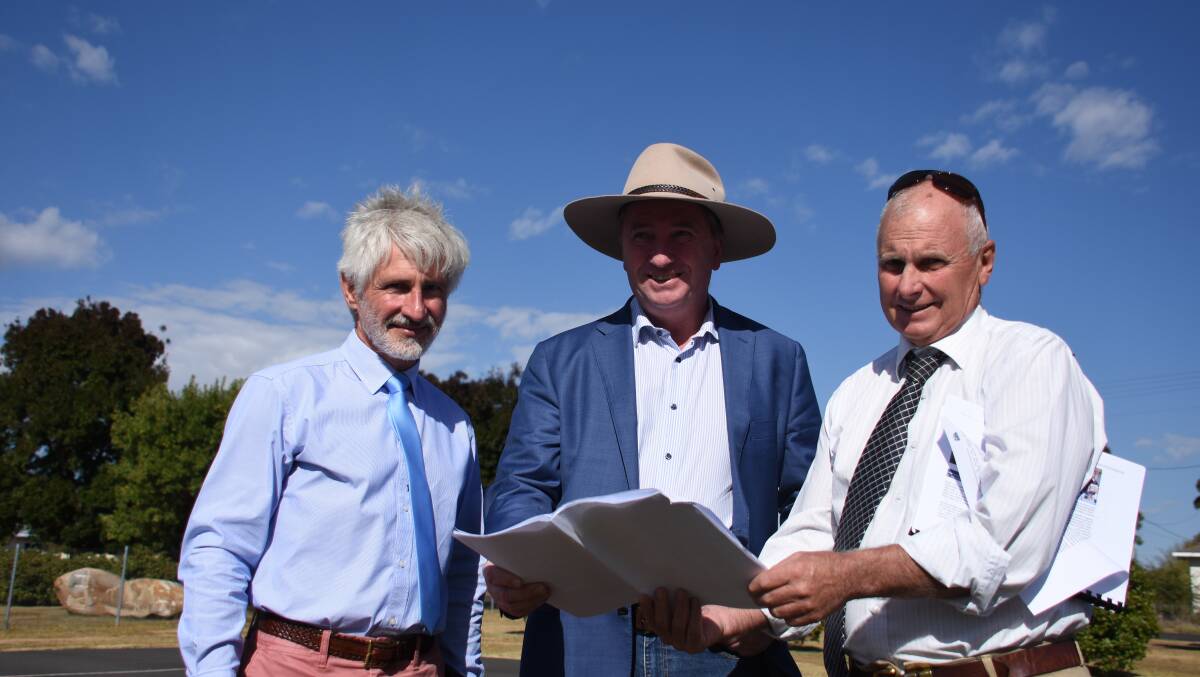 Council General Manager Hein Basson, Barnaby Joyce and Director of Development, Planning and Regulatory Services Graham Price survey the plans for the new facility.