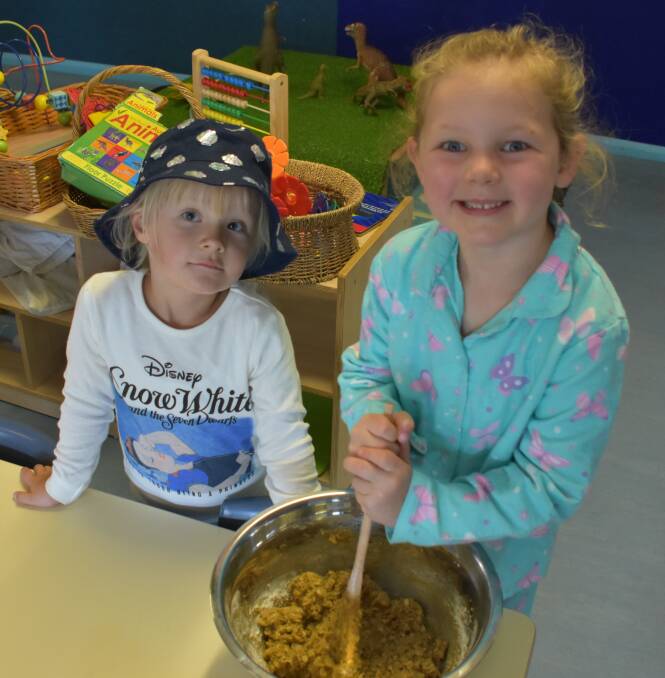 Caitlin Kneipp and Joanna Murphy are making Anzac biscuits. 