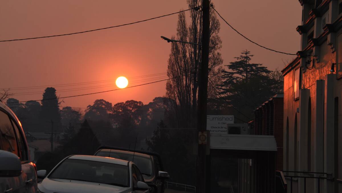 SMOKEY SUNSET: the Red Range fire has burned up some 4600 hectares of bushland and state forest. Glen Innes was yesterday blanketed with smoke for hours. Pictures: Andrew Messenger.