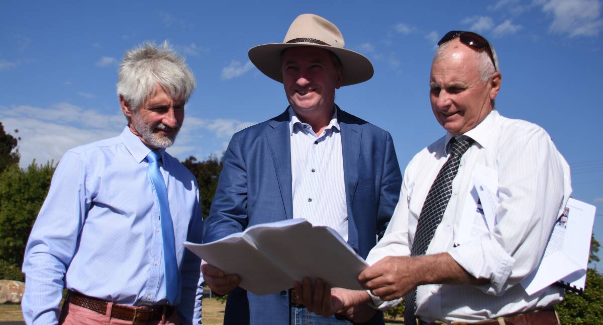 Council General Manager Hein Basson, Barnaby Joyce and Director of Development, Planning and Regulatory Services Graham Price.