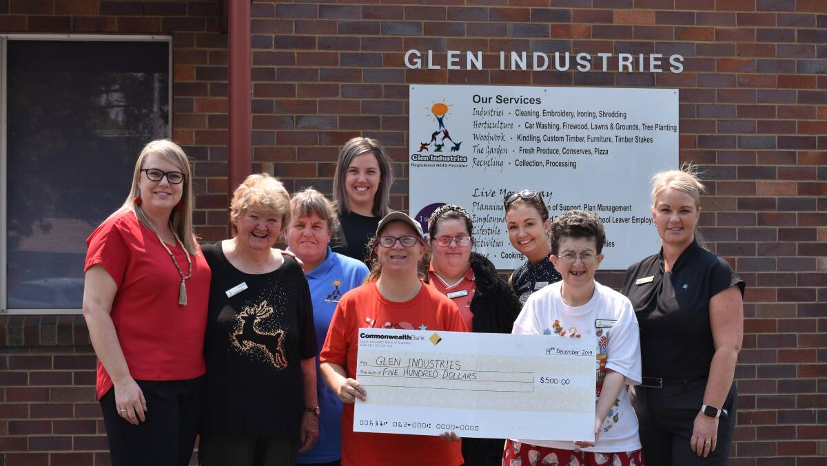 The Glen Innes sheltered workship Glen Industries has received $500 after a vote by the employees of a local bank branch.