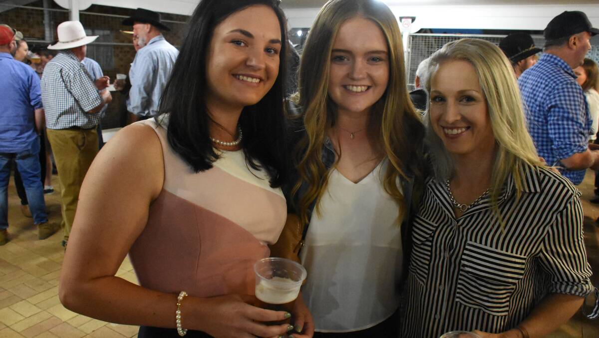 Check out all the pictures we got through the weekend of the Glen Innes show. 