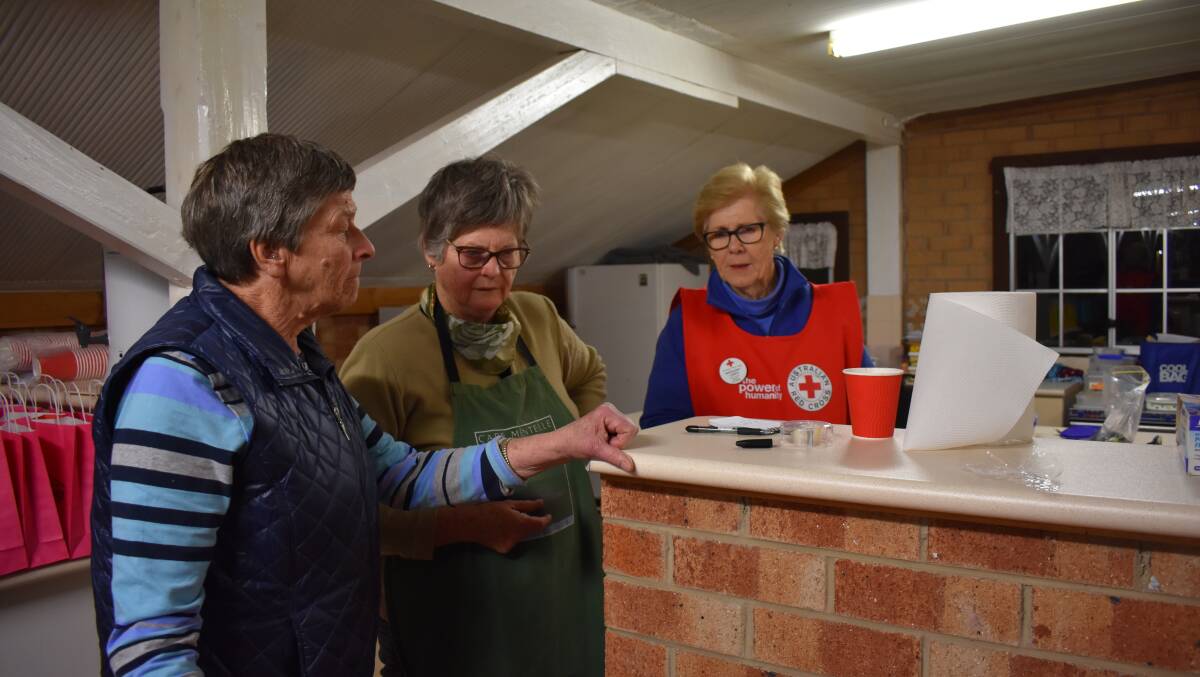 Glen Innes Red Cross preparing meals for the 380 drivers. 