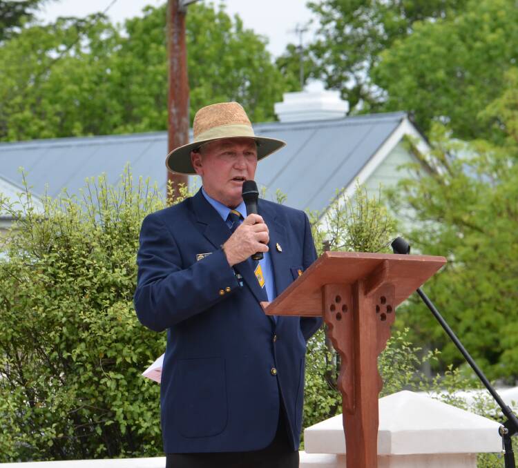 RSL New England district president Gordon Taylor speaking at the 2016 Remembrance day ceremony. Photo credit: Craig Thomson. 