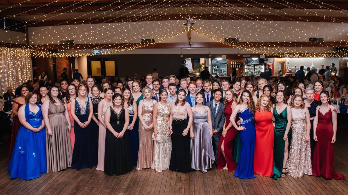 Night of the 53 stars: See photos from Glen Innes' Year 12 formal