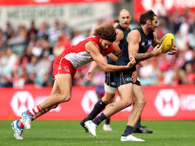 Swans ruckman Tom Hickey (l) suffered a knee injury in the two-point loss to the GWS Giants.