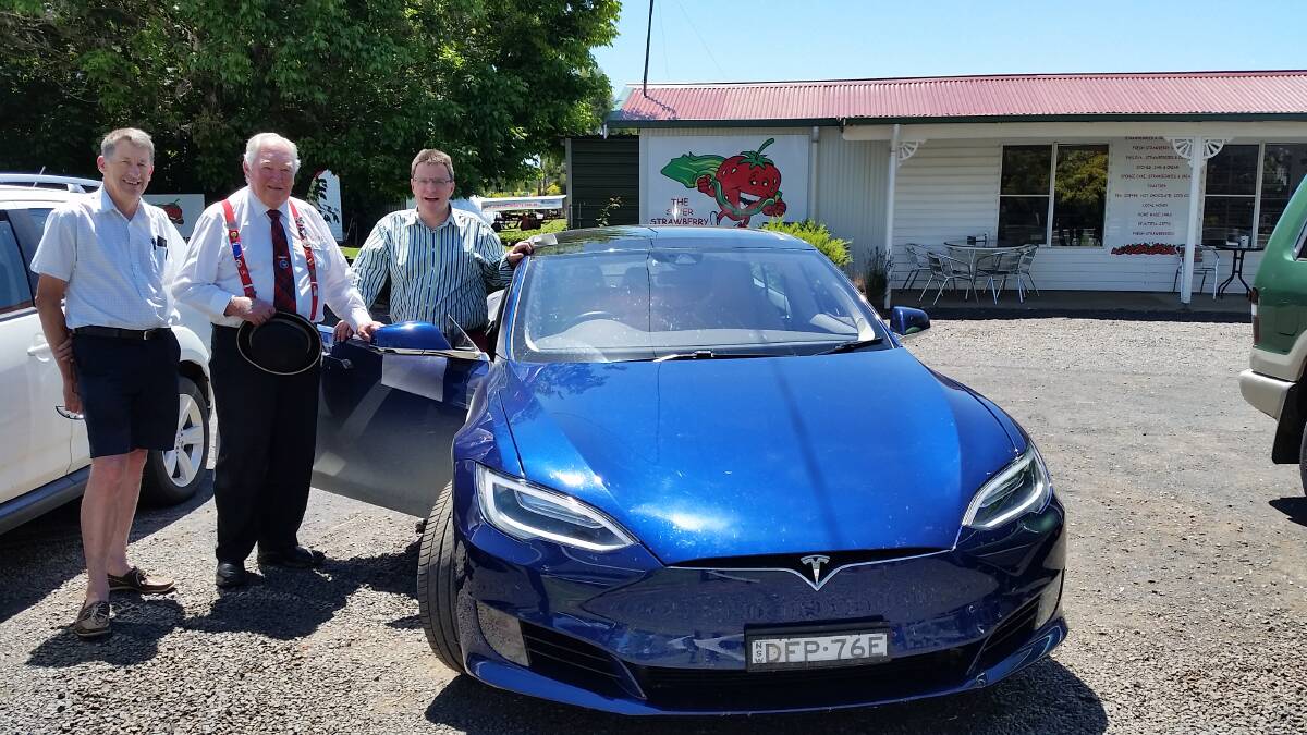 Two years ago. Mayor Steve Toms and Howard Eastwood meet Richard McNeall and his electric car.