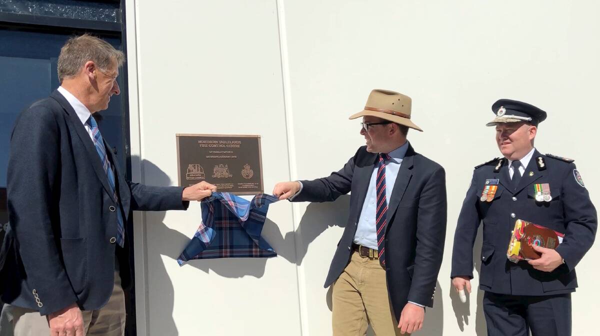 Adam Marshall MP, Mayor Steve Toms and RFS Commisioner Shane Fitzsimmons unveiling the plaque on Saturday.