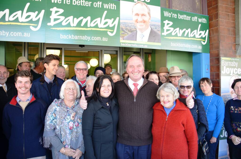 THUMBS UP: Deputy Prime Minister and New England candidate Barnaby Joyce and wife Natalie made a quick stop in Glen Innes on Wednesday to officially open his campaign office.