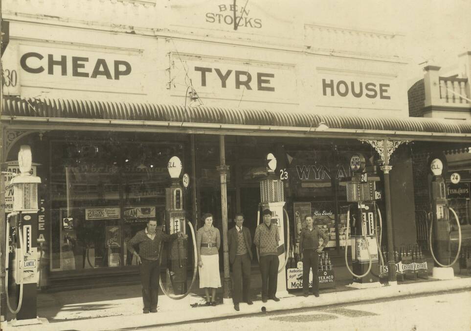 Ben Stocks garage was in Grey Street. From left Stan Ormandy, Madge Butler, Merton Priest, Ben Stocks and Ross Bradley in 1939.