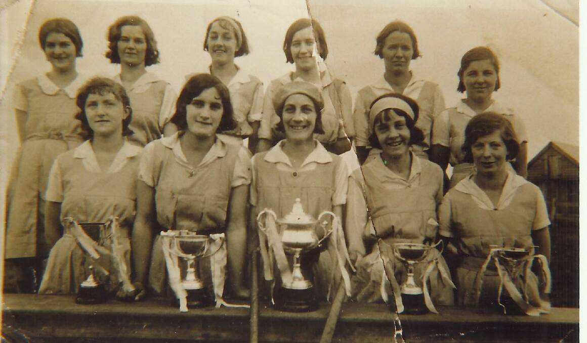 Hockey Deepwater 1930s: Back L-R: Edna Tickle, Enid Atkinson, Winnie Baker, Jessie McCowen, Vera Wilmott, Isobelle Sutton. Front: Mary Bourke, Alice Martin, Olive Baker (Capt), Lily Baker, Dulcie Lockwood.
