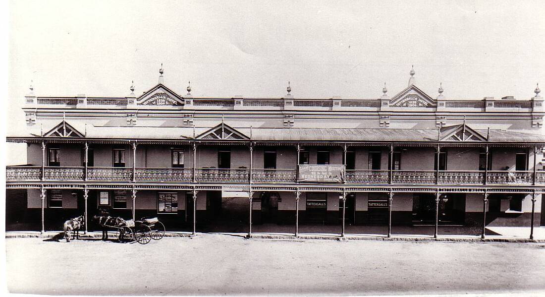 Tattersalls Hotel, circa 1900, possibly when Joshua Scholes was the licensee.