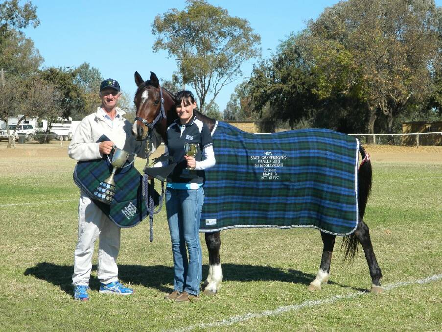 Owner Frank Mollema, winner Jenny Annetts and Littlebanks Dizzy after winning the endurance event for the second year straight
